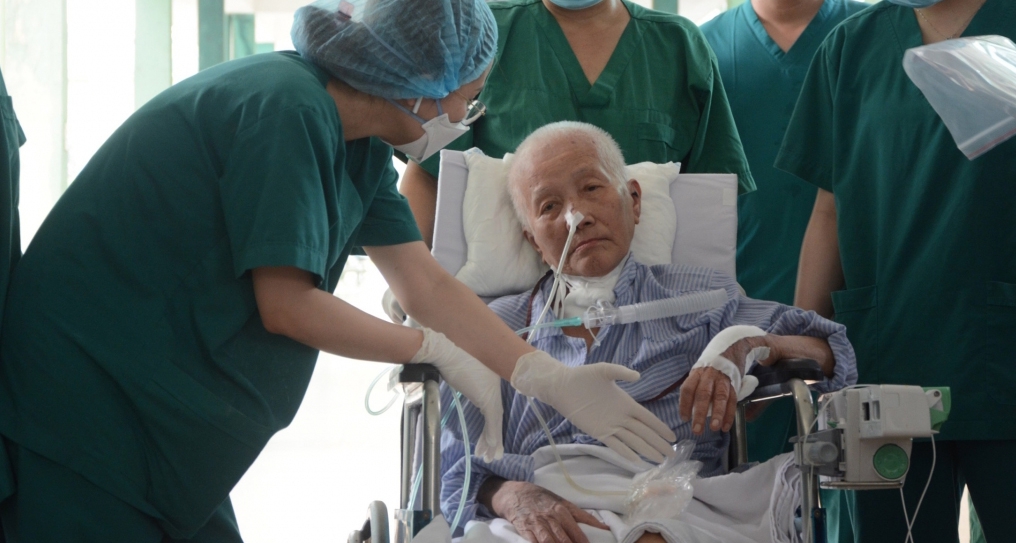 Critically ill coronavirus patient recovers from disease